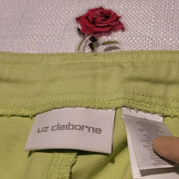 Liz Claiborne, Not Worn, Women's Green shorts, Size 12 - Picture 6 of 9